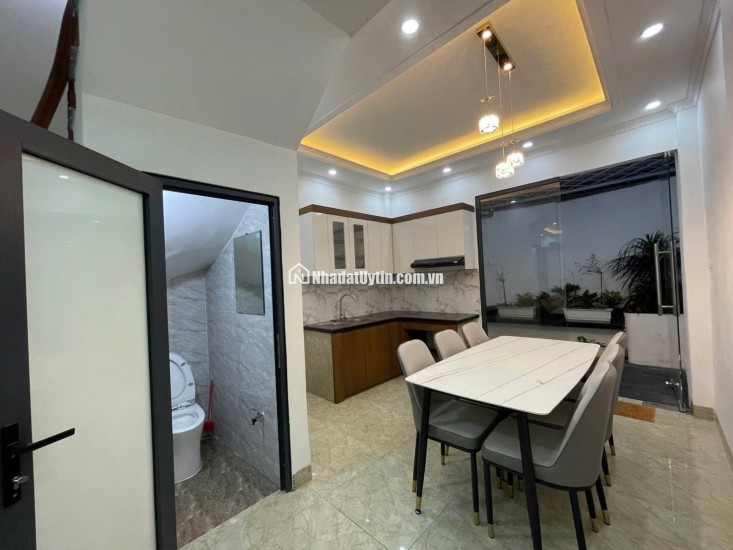 Bán Nhà Hoa Lâm, Việt Hưng Long Biên, 56m2  x 5 tầng, ô tô đỗ cửa, dưới 8,3 tỷ